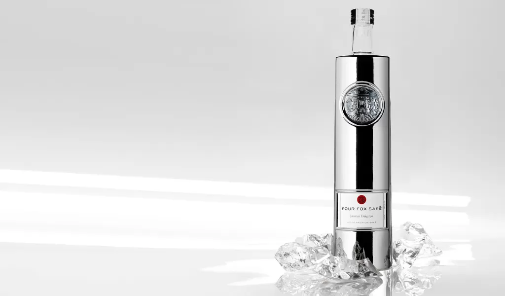 Giai Thoại Về Bản Hợp Đồng Đầu Tiên Của Four Fox Ký Trên Giấy Ăn