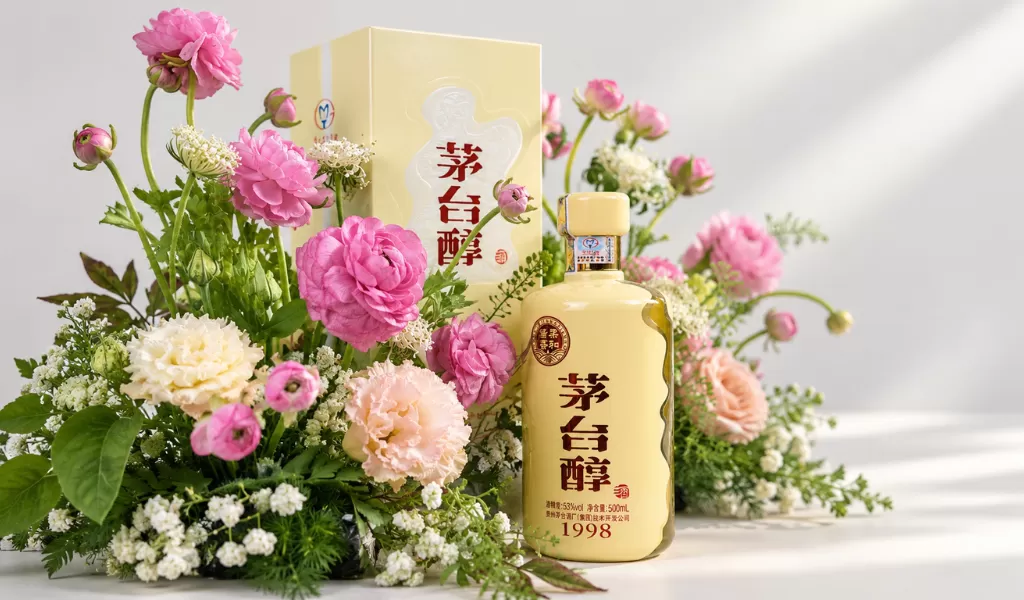 Khi Rượu Trung Quốc Gặp Gỡ Nghệ Thuật Cắm Hoa