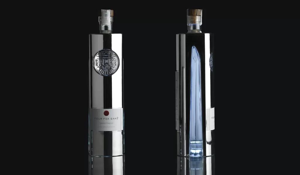 Những Chi Tiết Điêu Khắc Ý Nghĩa Trên Thân Chai Rượu Four Fox
