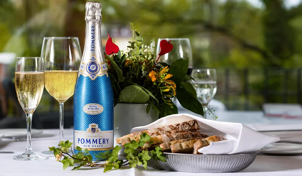 Rượu Champagne Pháp Pommery Royal Blue Sky Gift Box